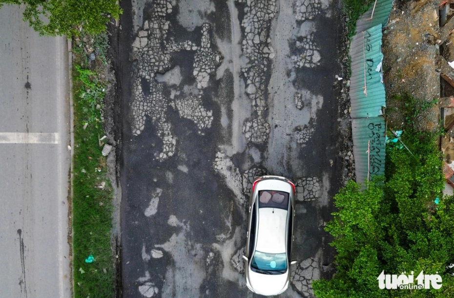 Pothole-ridden road threatens drivers in Ho Chi Minh City