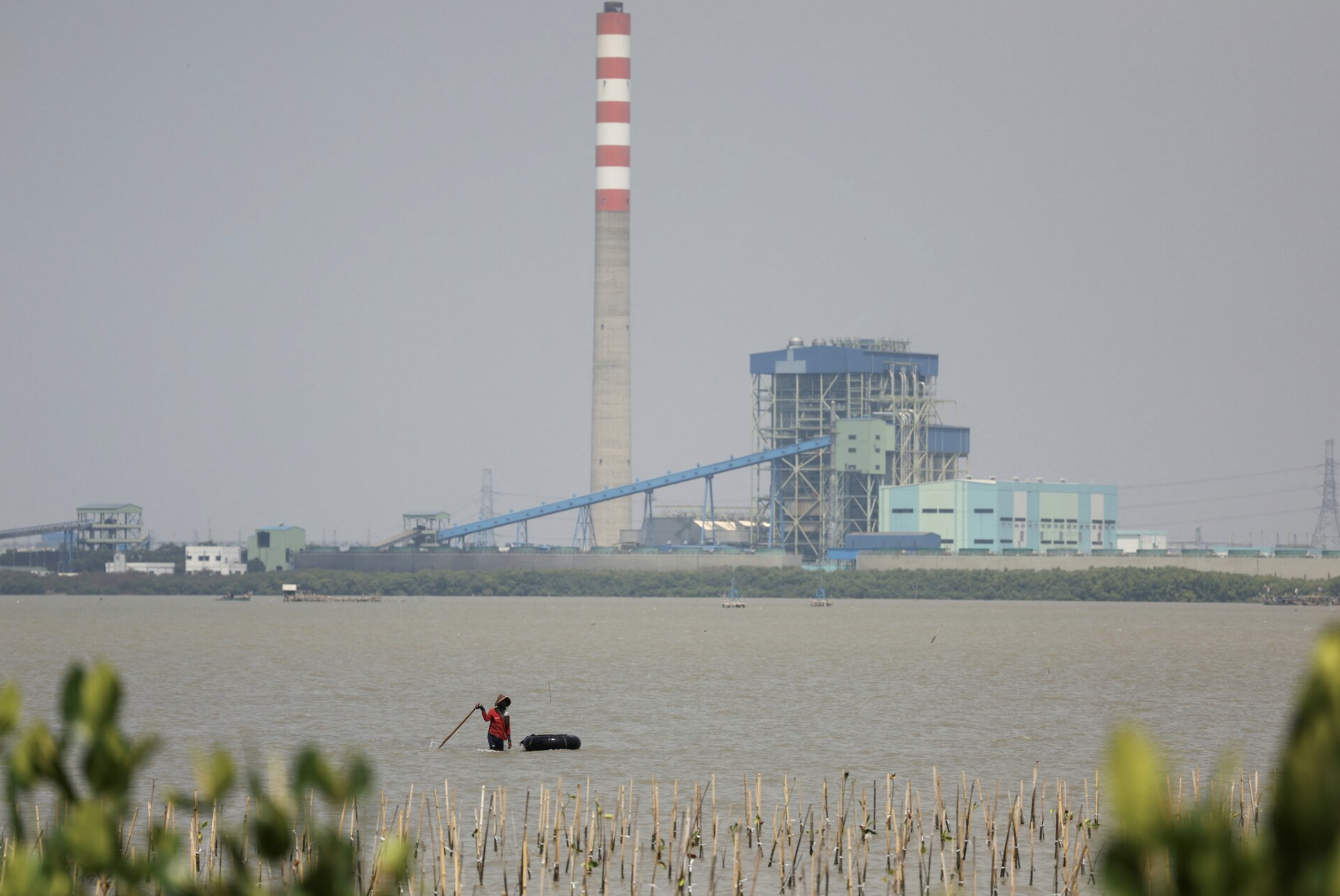 Global plan for early ditch of coal power hits Indonesia hurdle