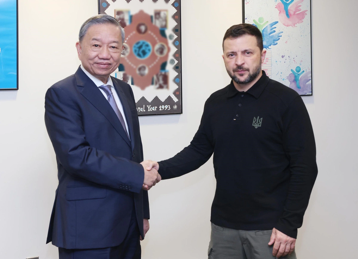 Vietnam's Party General Secretary and State President To Lam (L) meets with Ukrainian President Volodymyr Zelensky in New York, September 24, 2024. Photo: Vietnam News Agency