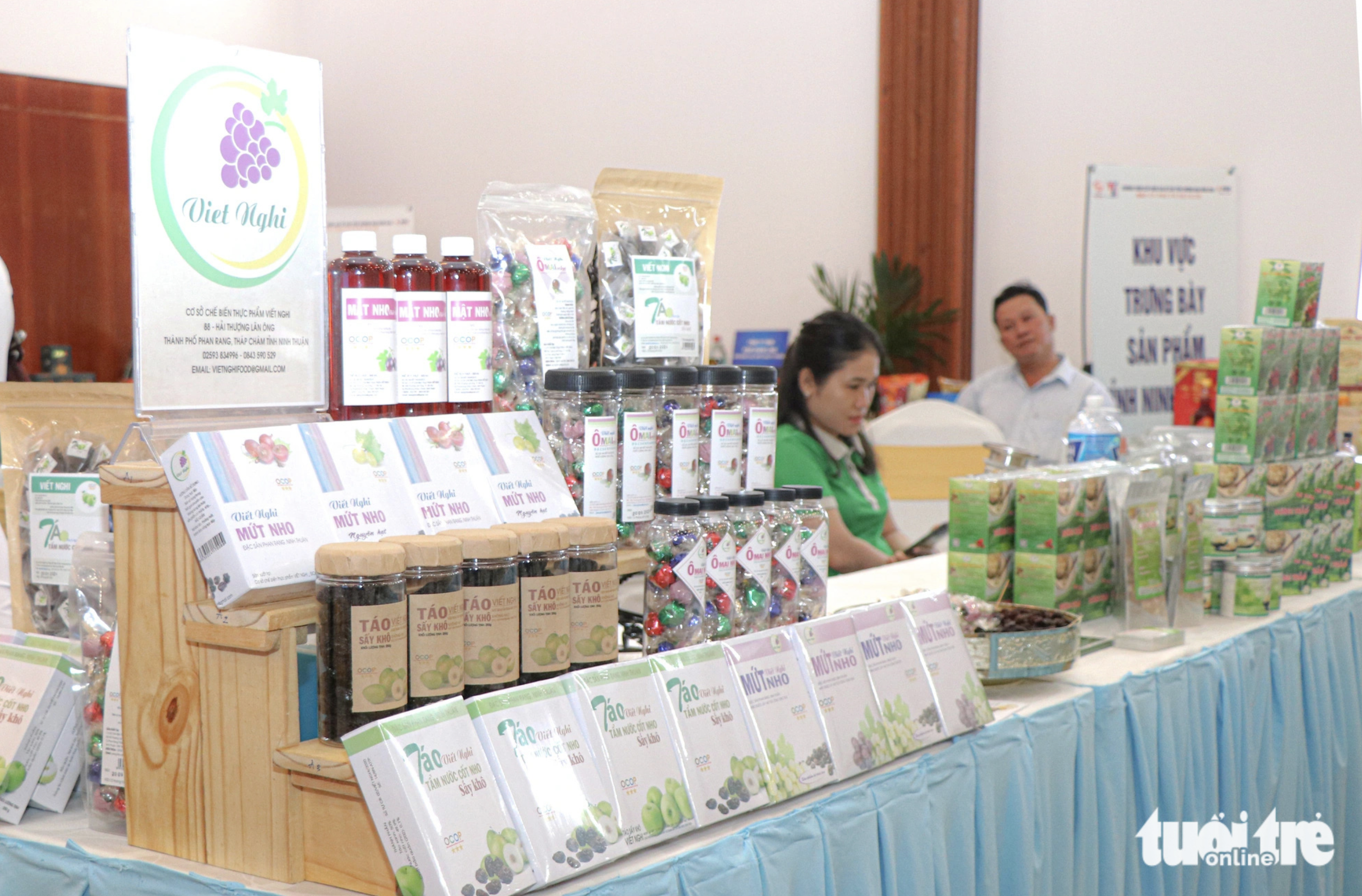 Booths showcase agro-forestry-fishery products in south-central Vietnam. Photo: Duy Ngoc / Tuoi Tre