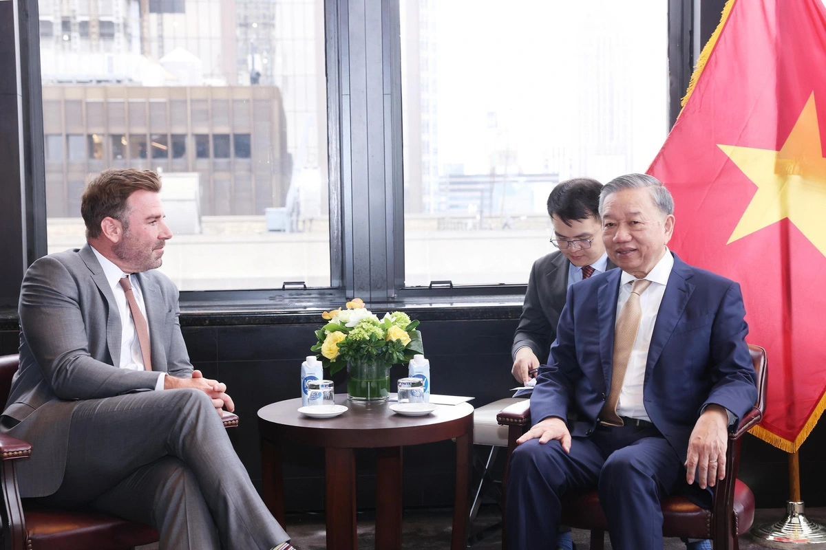 Vietnam’s Party General Secretary and State President To Lam (R) meets with former chairman and CEO of Google Eric Schmidt in New York, September 23, 2024 Photo: Vietnam News Agency