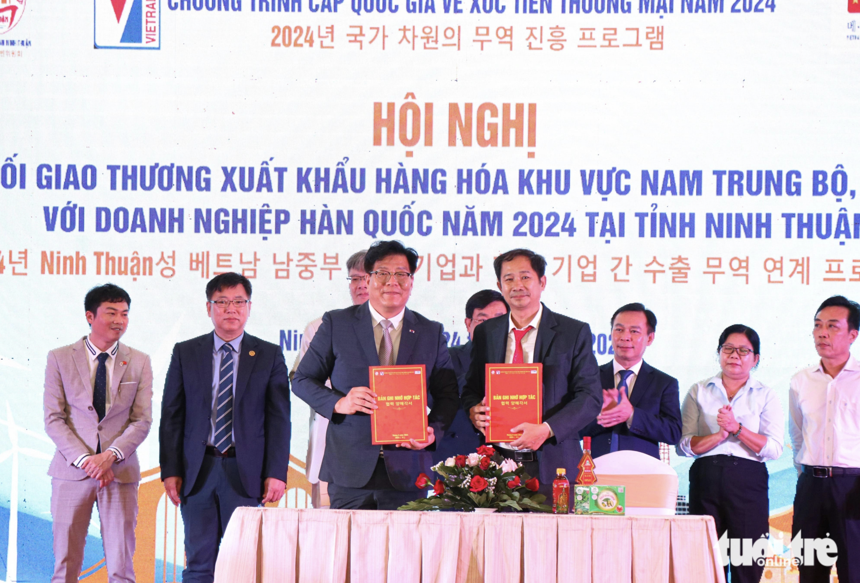 Vietnamese and South Korean firms sign cooperation agreements at a conference held in Ninh Thuan Province, south-central Vietnam on September 24, 2024. Photo: Duy Ngoc / Tuoi Tre