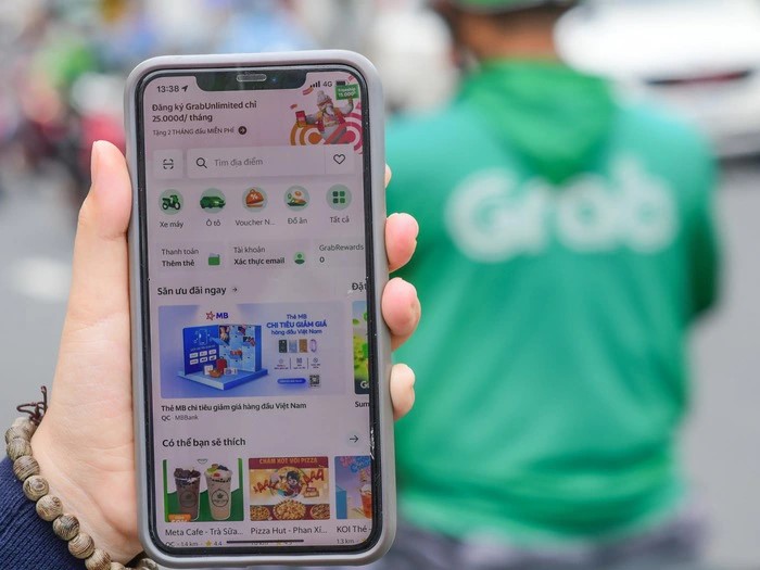 Ride-hailing, delivery apps battle for customer's wallet in Vietnam