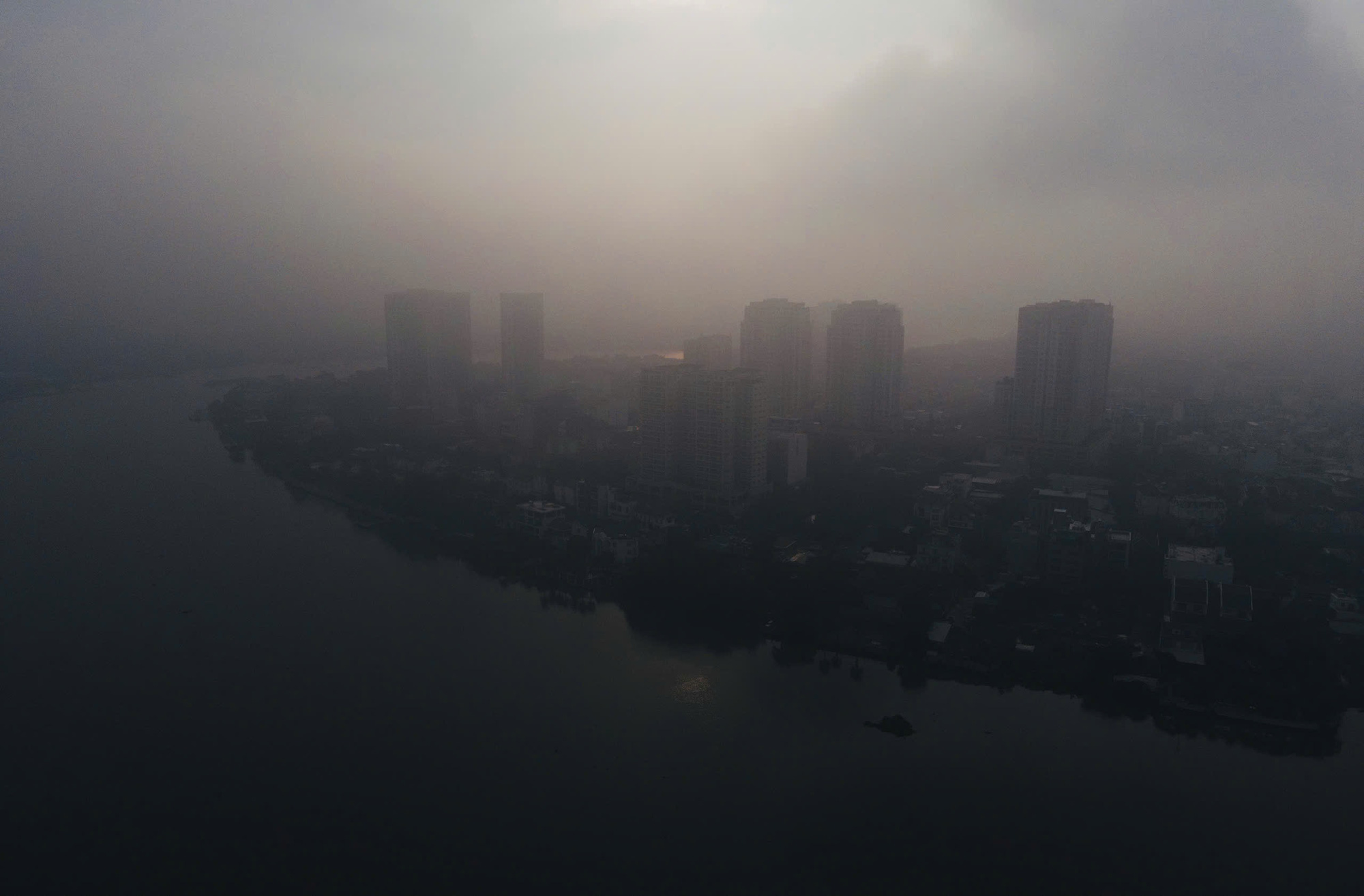 Thick fog blankets Ho Chi Minh City, September 25, 2024. Photo: Le Phan / Tuoi Tre