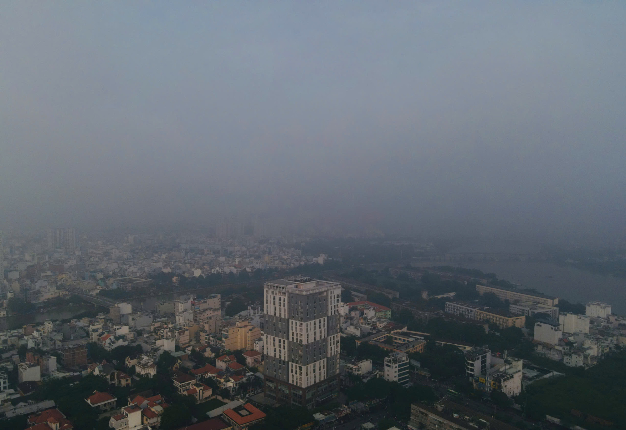 Thick fog blankets Ho Chi Minh City, September 25, 2024. Photo: Le Phan / Tuoi Tre