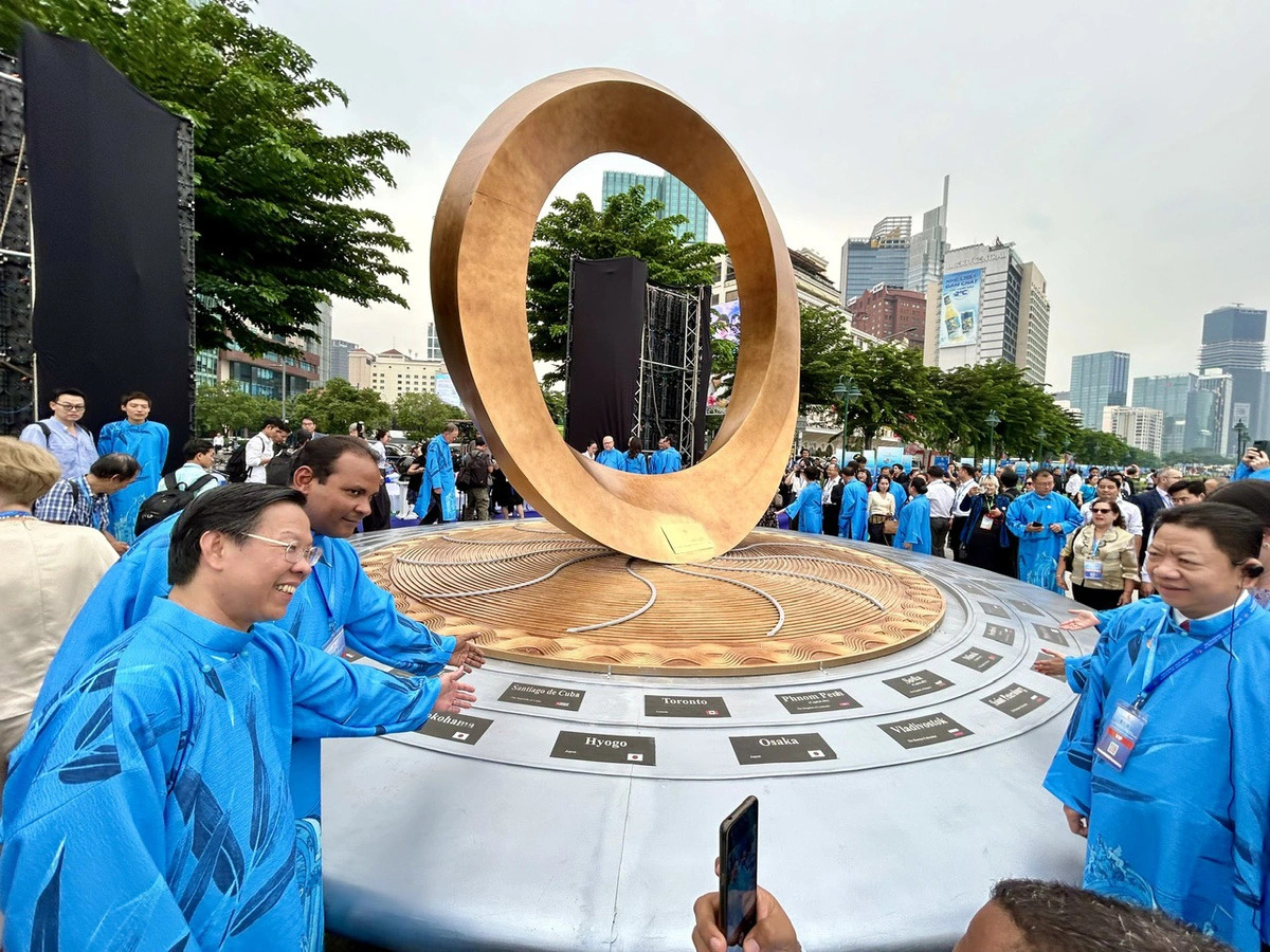 Ho Chi Minh City unveils symbol of international friendship