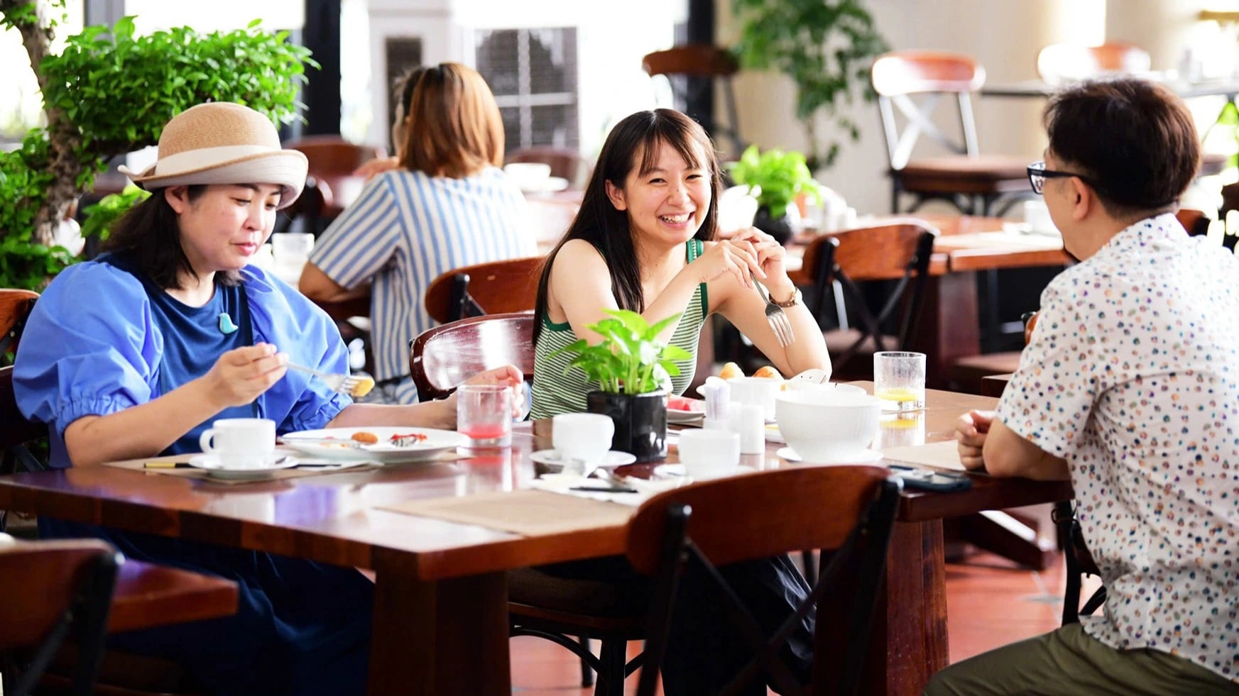 Japanese tourists are having breakfast at Hotel Majestic Saigon in District 1, Ho Chi Minh City in this file photo. Photo: Quang Dinh / Tuoi Tre