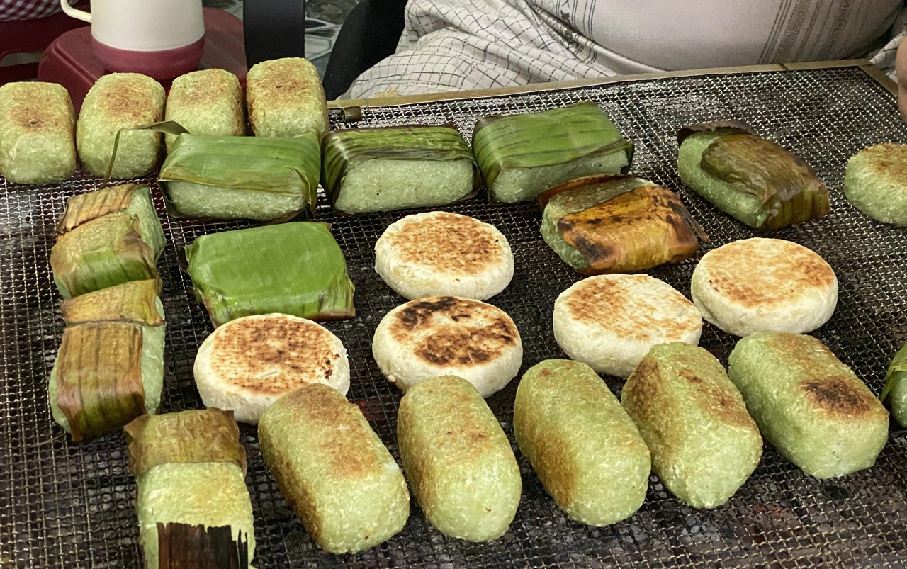 Crowds flock to this grilled banana sticky rice stall in southern Vietnam