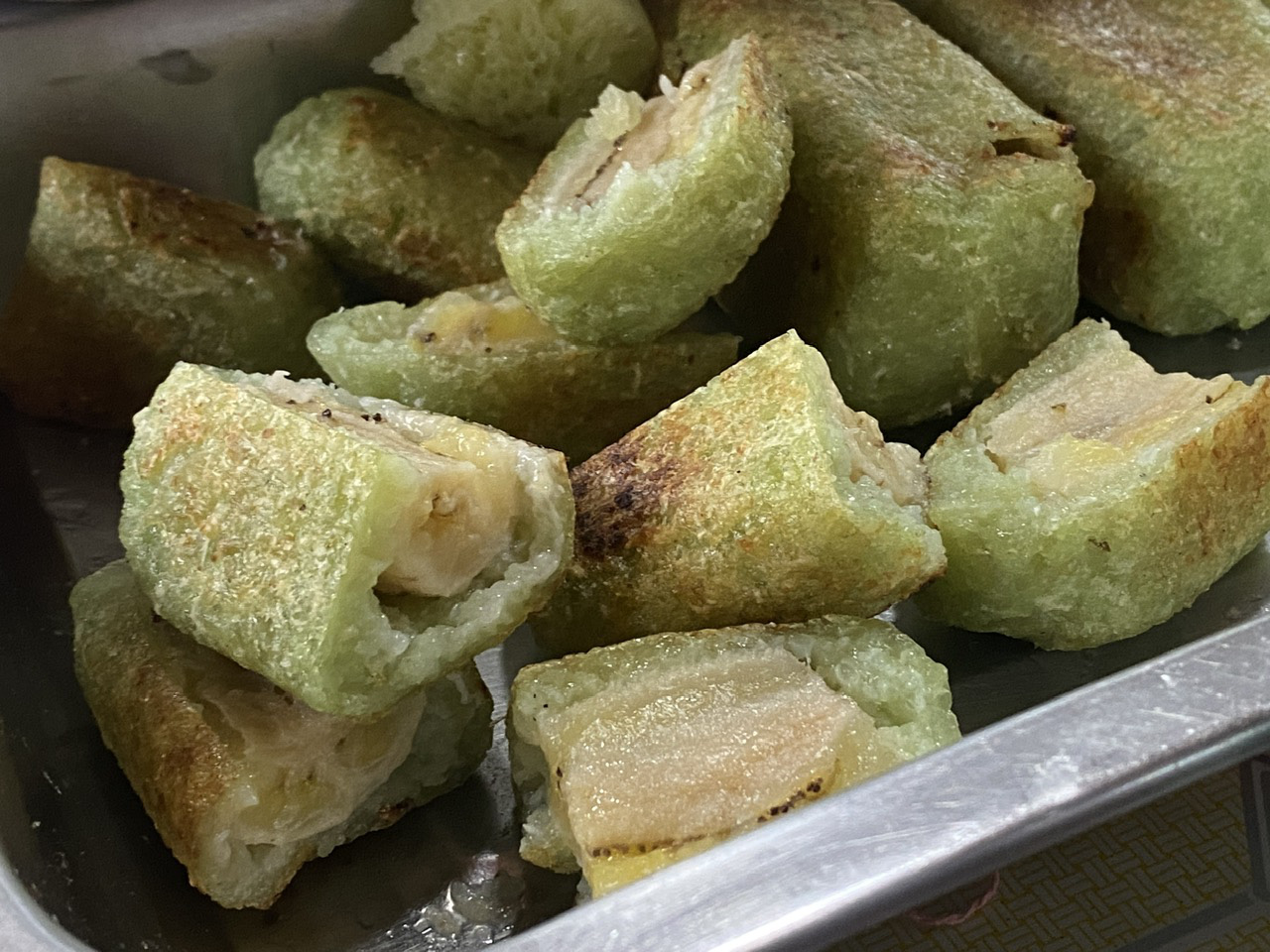 Grilled bananas wrapped in sticky rice at Pham Thi Phuong’s shop on Ba Huyen Thanh Quan Street in Vung Tau City, Ba Ria-Vung Tau Province, southern Vietnam. Photo: Dang Khuong / Tuoi Tre