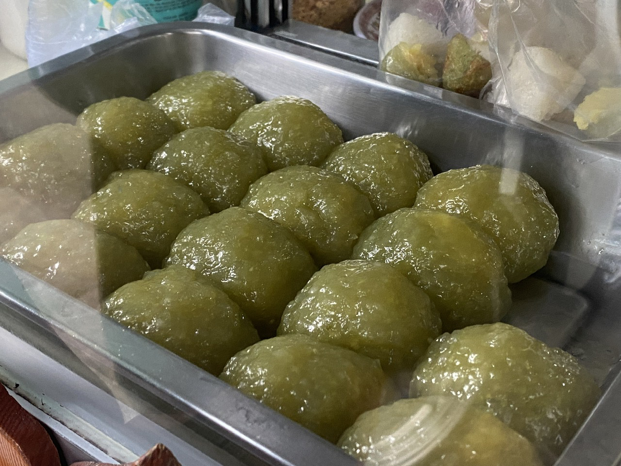 Tapioca pearl balls with mung bean filling at Pham Thi Phuong’s shop on Ba Huyen Thanh Quan Street in Vung Tau City, Ba Ria-Vung Tau Province, southern Vietnam. Photo: Dang Khuong / Tuoi Tre