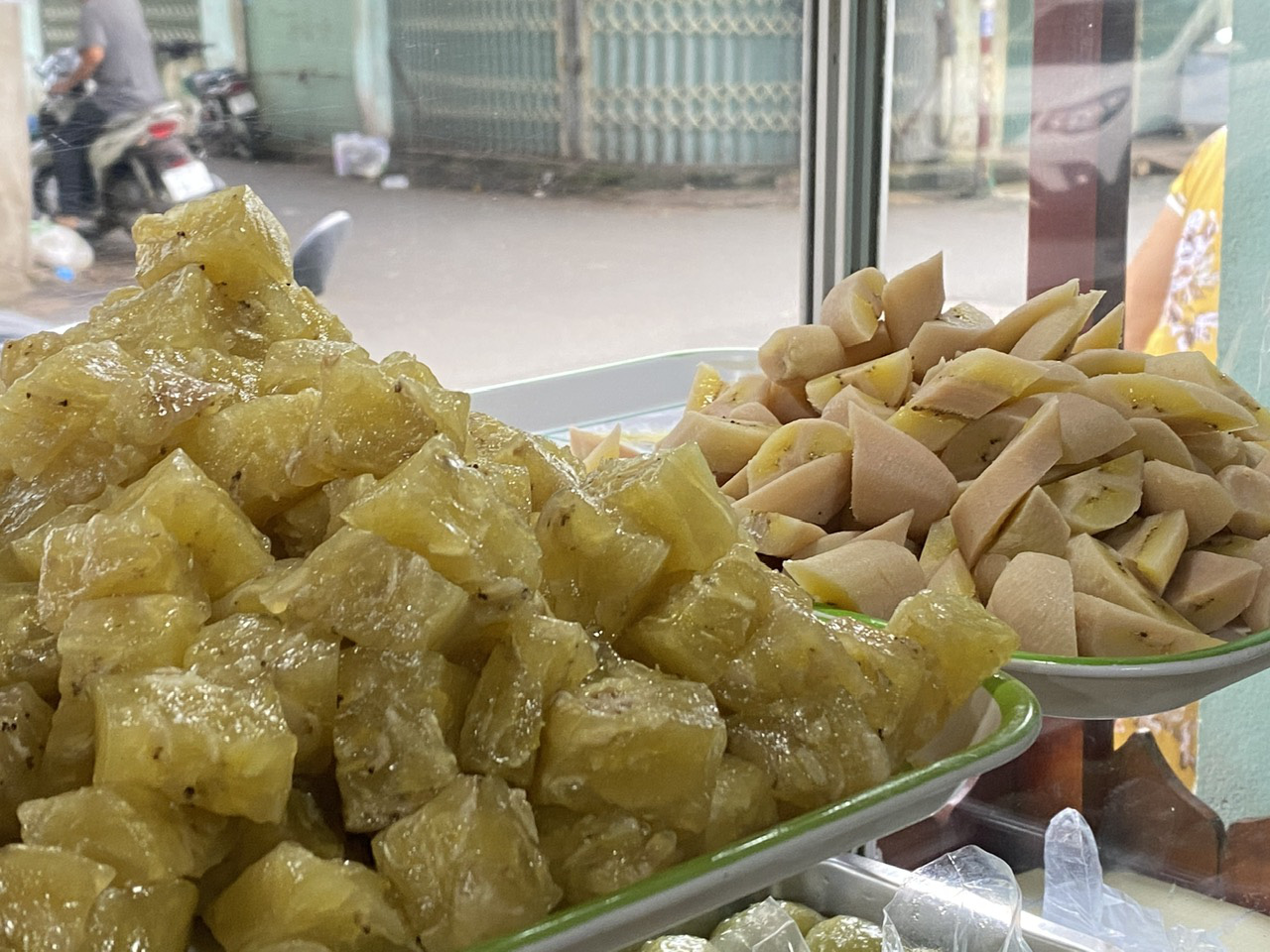 Steamed banana cakes at Pham Thi Phuong’s shop on Ba Huyen Thanh Quan Street in Vung Tau City, Ba Ria-Vung Tau Province, southern Vietnam. Photo: Dang Khuong / Tuoi Tre