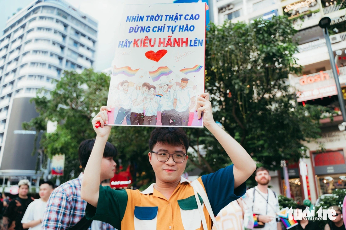 A participant proudly holds up a banner during the LGBTI+ community parade on Nguyen Hue Pedestrian Street in District 1, Ho Chi Minh City, September 28, 2024. Photo: Thanh Hiep / Tuoi Tre