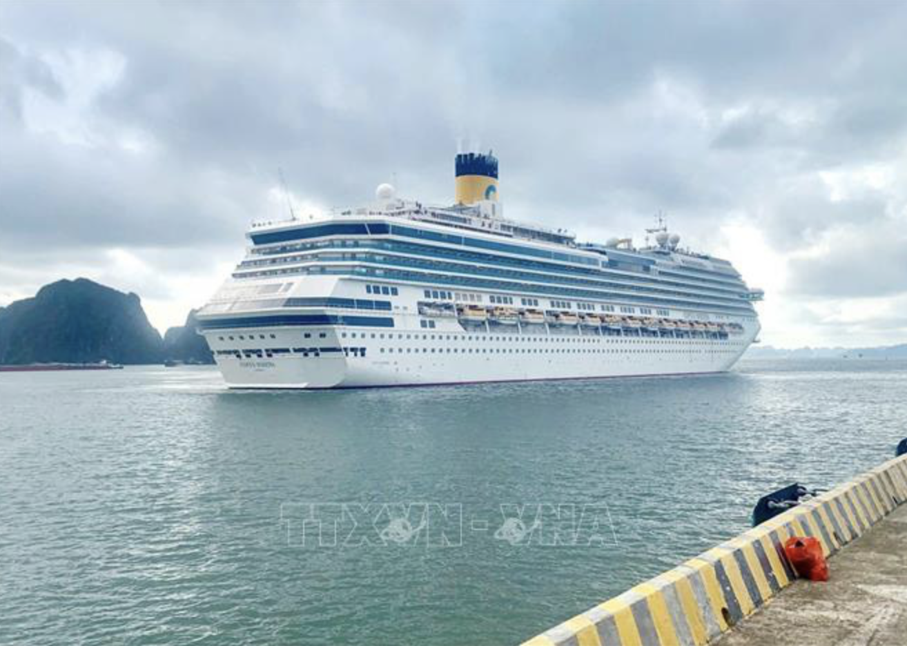 Int’l cruise liner brings nearly 3,000 tourists to Vietnam’s Quang Ninh