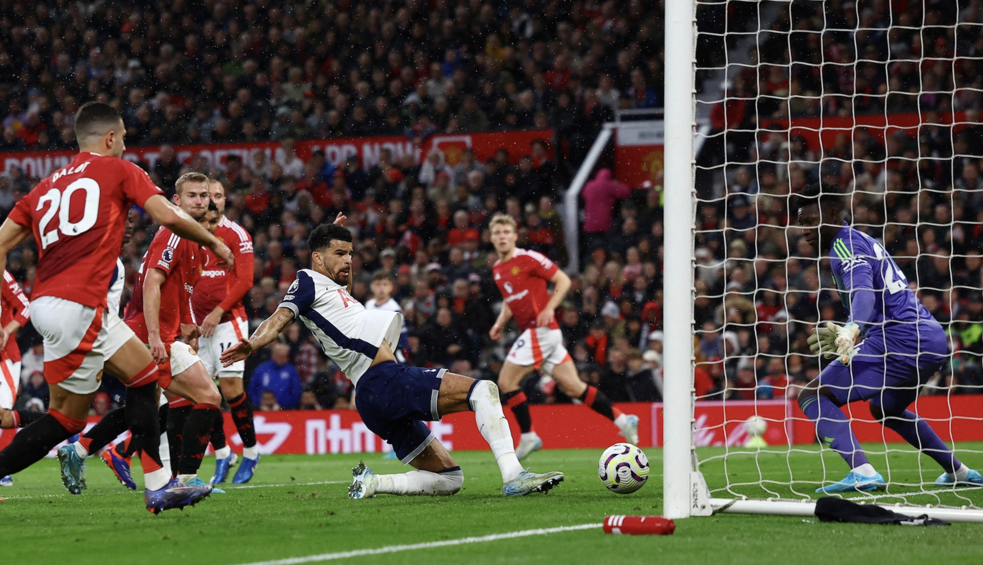 Spurs romp to 3-0 win over 10-man Manchester United