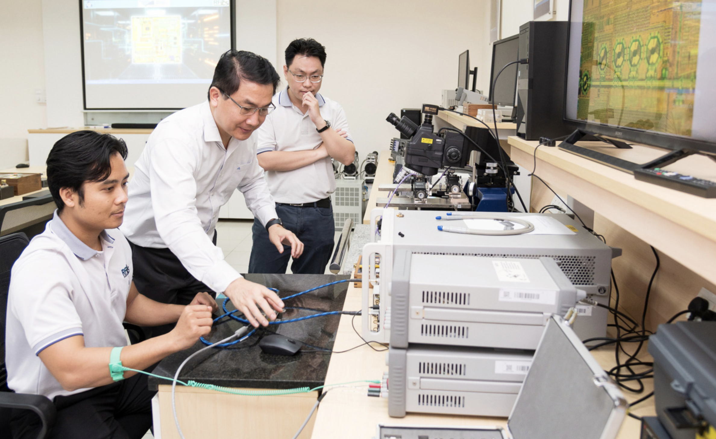 Students attend an IC course at the Vietnam National University, Ho Chi Minh City. Photo: Thien Thong / Tuoi Tre