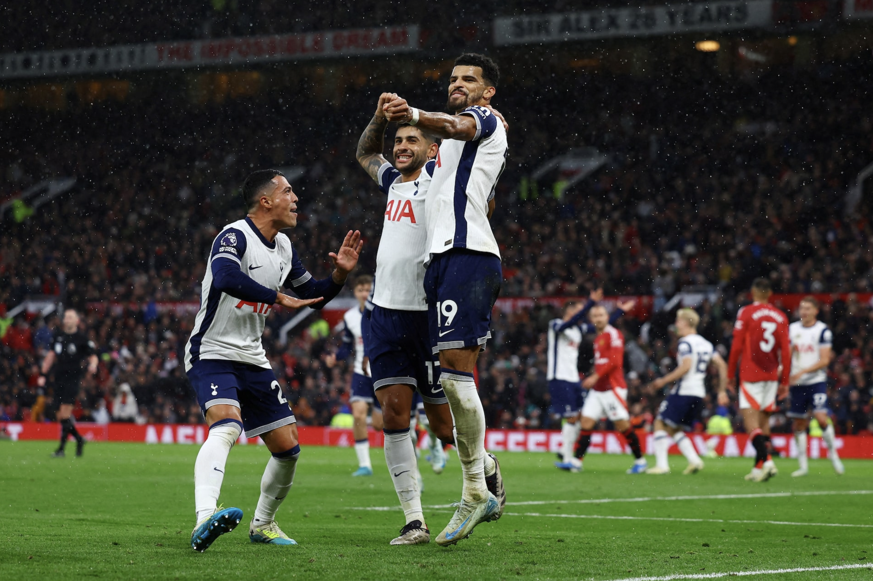 Soccer Football - Premier League - Manchester United v Tottenham Hotspur - Old Trafford, Manchester, Britain - September 29, 2024 Tottenham Hotspur's Dominic Solanke celebrates scoring their third goal with Cristian Romero and Pedro Porro. Photo: Reuters