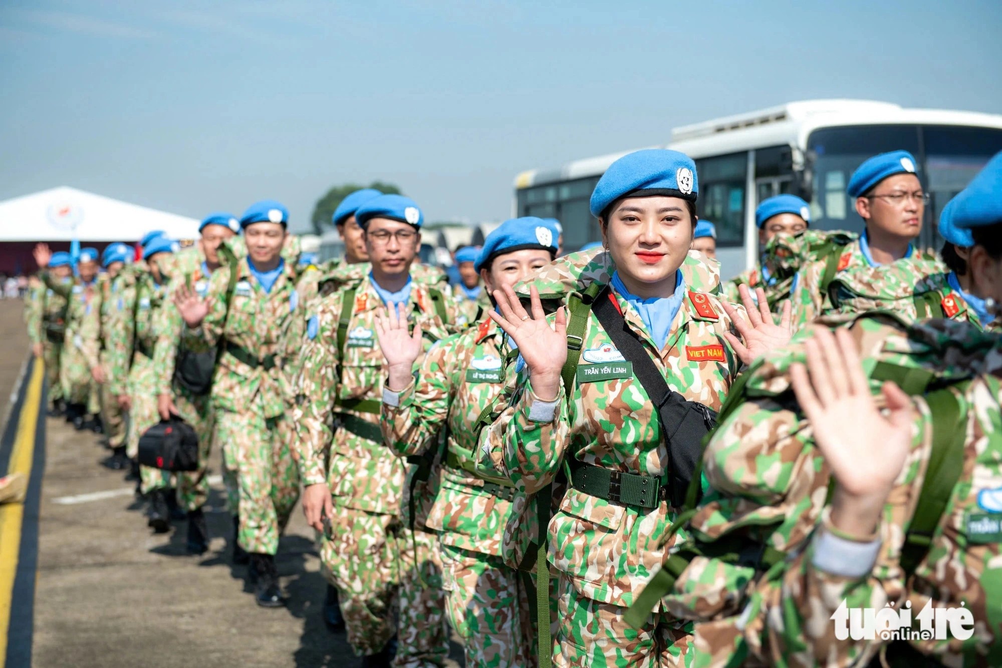 Peacekeeping soldiers embark on their mission - Photo: NAM TRAN / Tuoi Tre