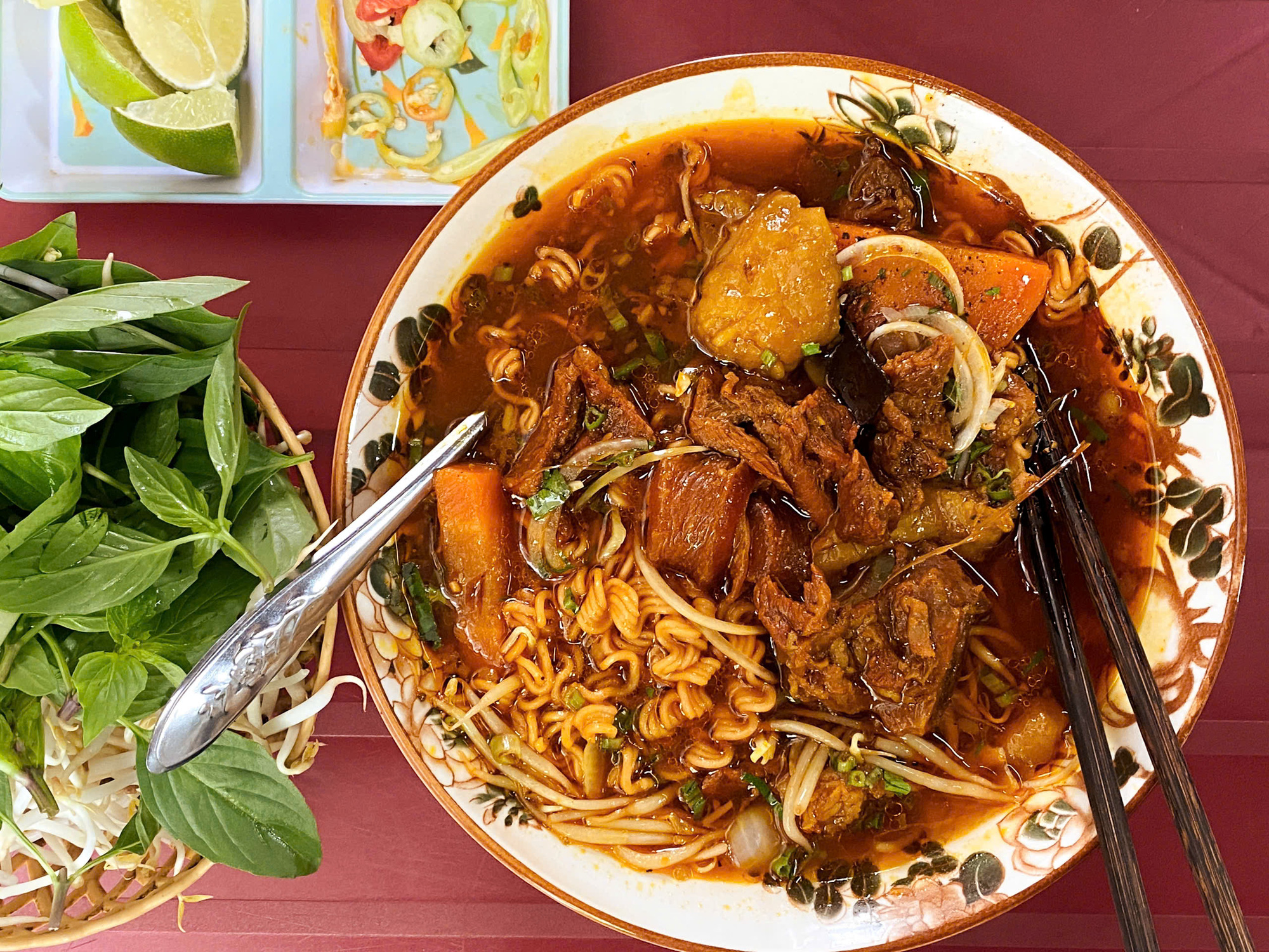 Vietnamese-Indian beef stew shop celebrates 30 years of tradition in Ho Chi Minh City