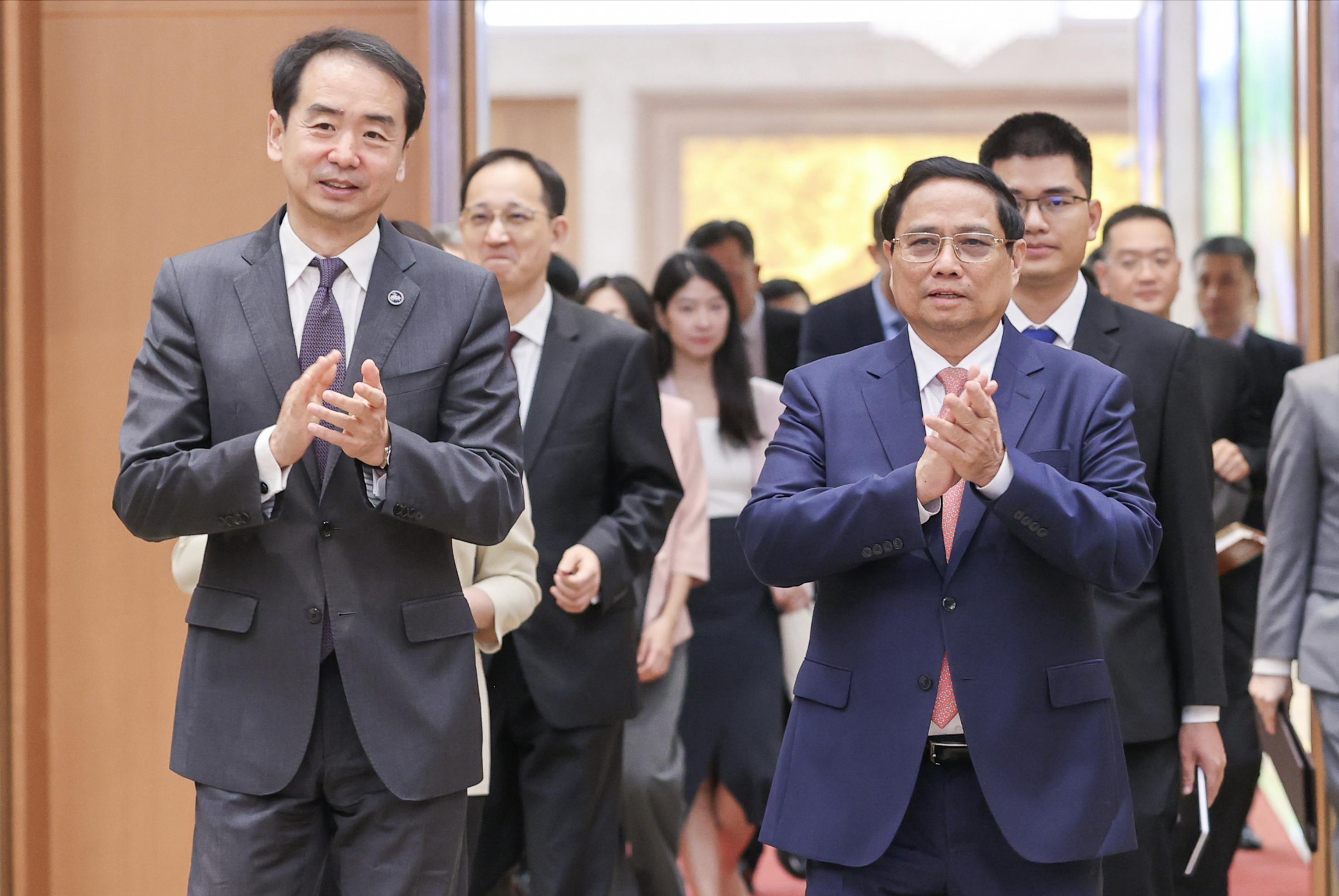 Vietnamese premier suggests China soon launch big projects in Vietnam