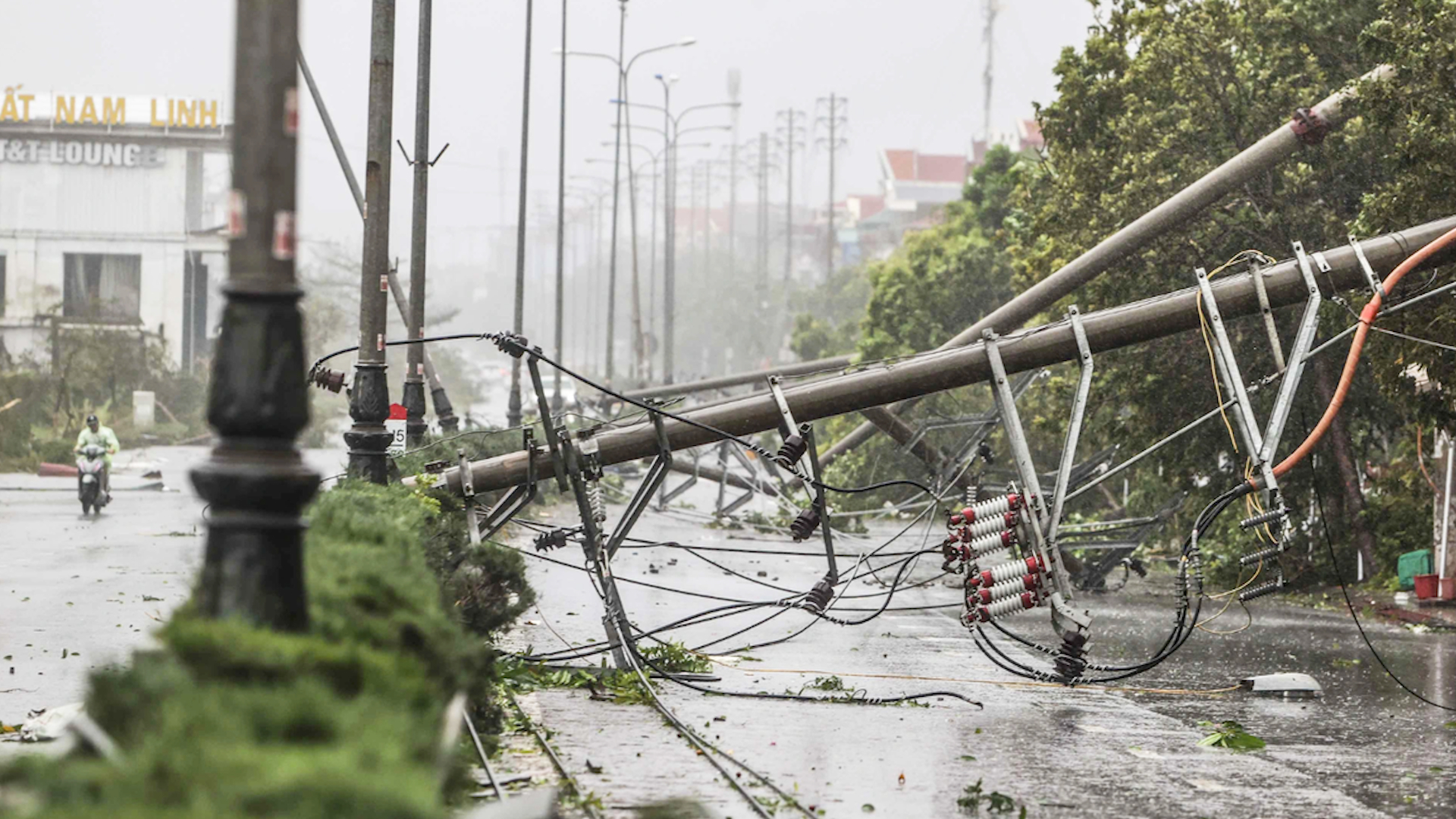 National weather agency warns of 2 potential storms in East Vietnam Sea