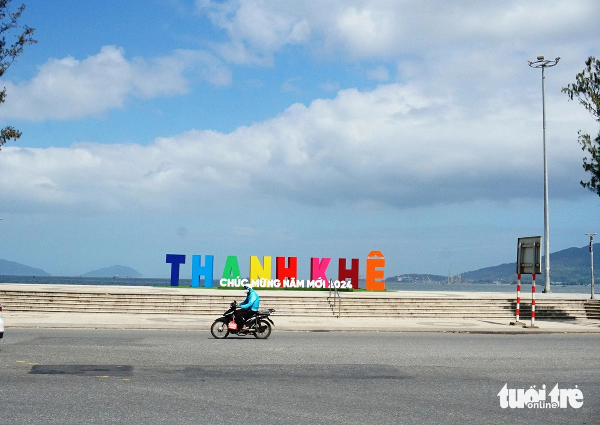 A few coastal parks have already been established along Nguyen Tat Thanh Street in Da Nang, central Vietnam. Photo: Doan Cuong / Tuoi Tre