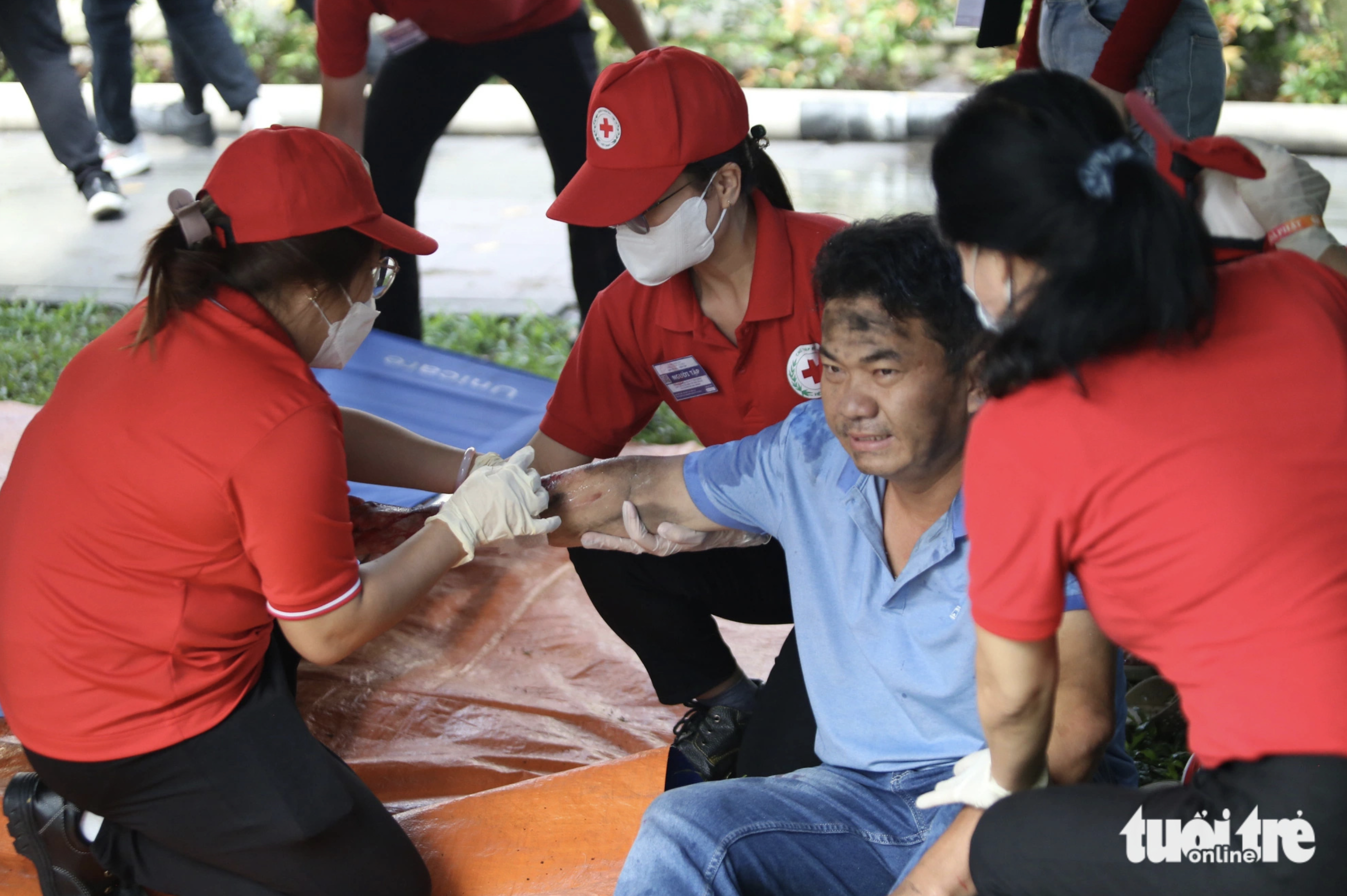 A man receives first-aid after being rescued from a burning building during a fire drill in Ho Chi Minh City on October 4, 2024. Photo: Minh Hoa / Tuoi Tre