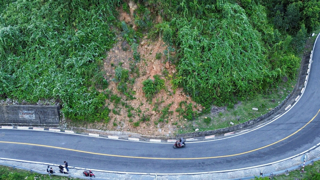 Central Vietnam’s Hai Van pass poses landslide risk during rainy season