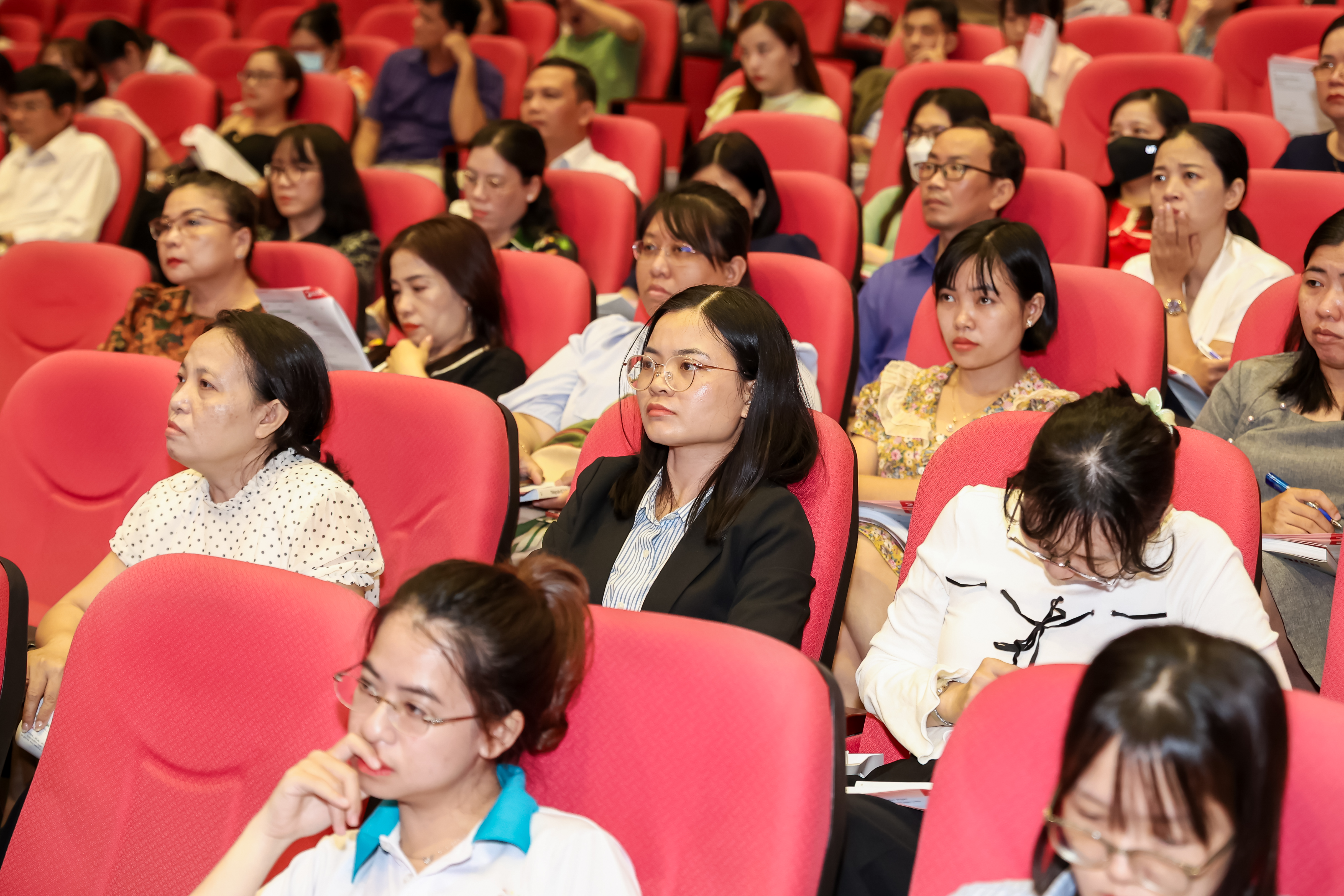 English teachers attend a workshop to improve the quality of English instruction through the Linearthinking method in Ho Chi Minh City, October 5, 2024.