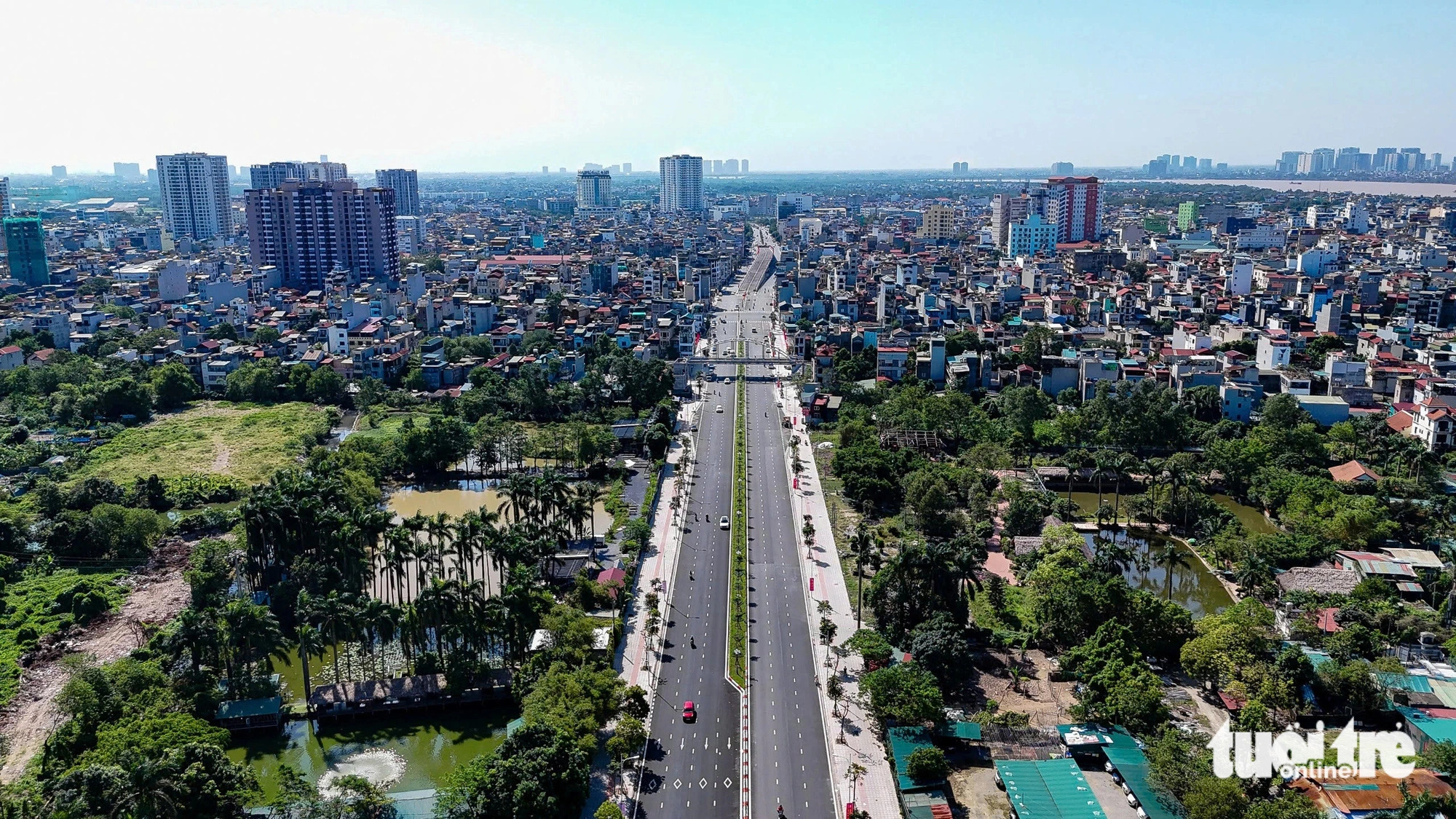 The newly-constructed road is regarded as the most beautiful one in Long Bien District, Hanoi. Photo: Quang Vien / Tuoi Tre