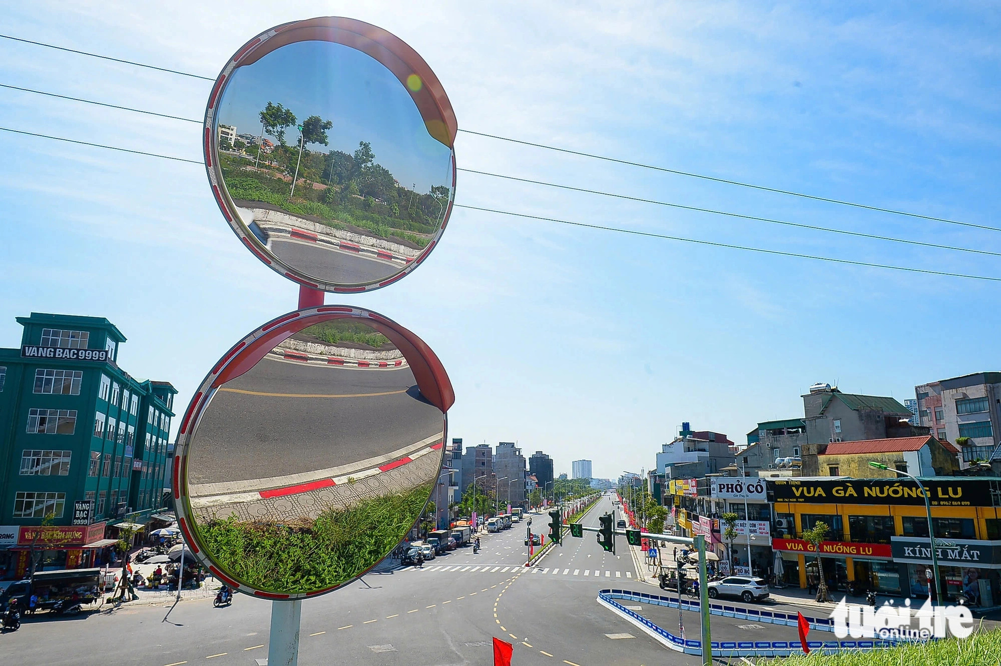 Convex mirrors were installed to improve visibility at sharp turns along the new road. Photo: Quang Vien / Tuoi Tre