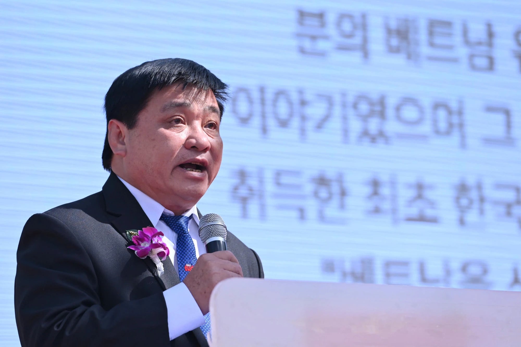 Le The Chu, Editor-in-Chief of Tuoi Tre (Youth) Newspaper gives his remarks at the opening ceremony of the Vietnam Phở Festival 2024 on October 5, 2024. Photo: Duyen Phan / Tuoi Tre