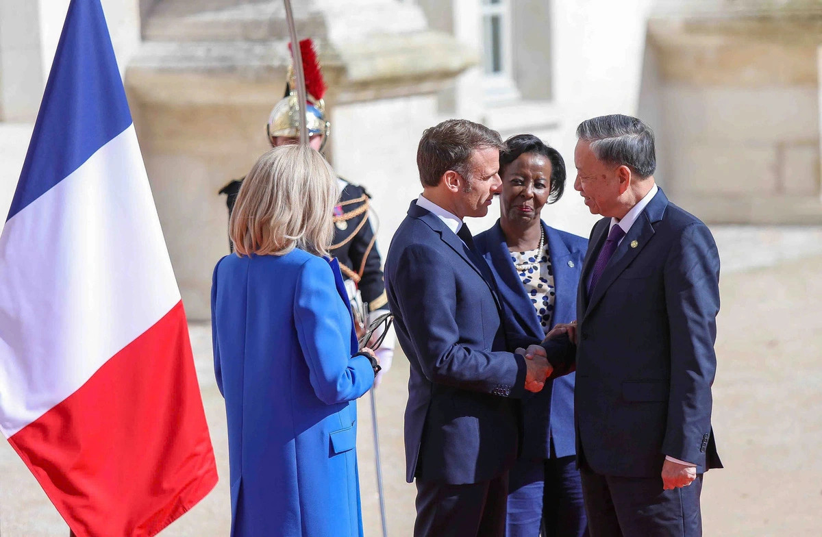 Top Vietnamese leader attends 19th Francophonie Summit, FrancoTech in France