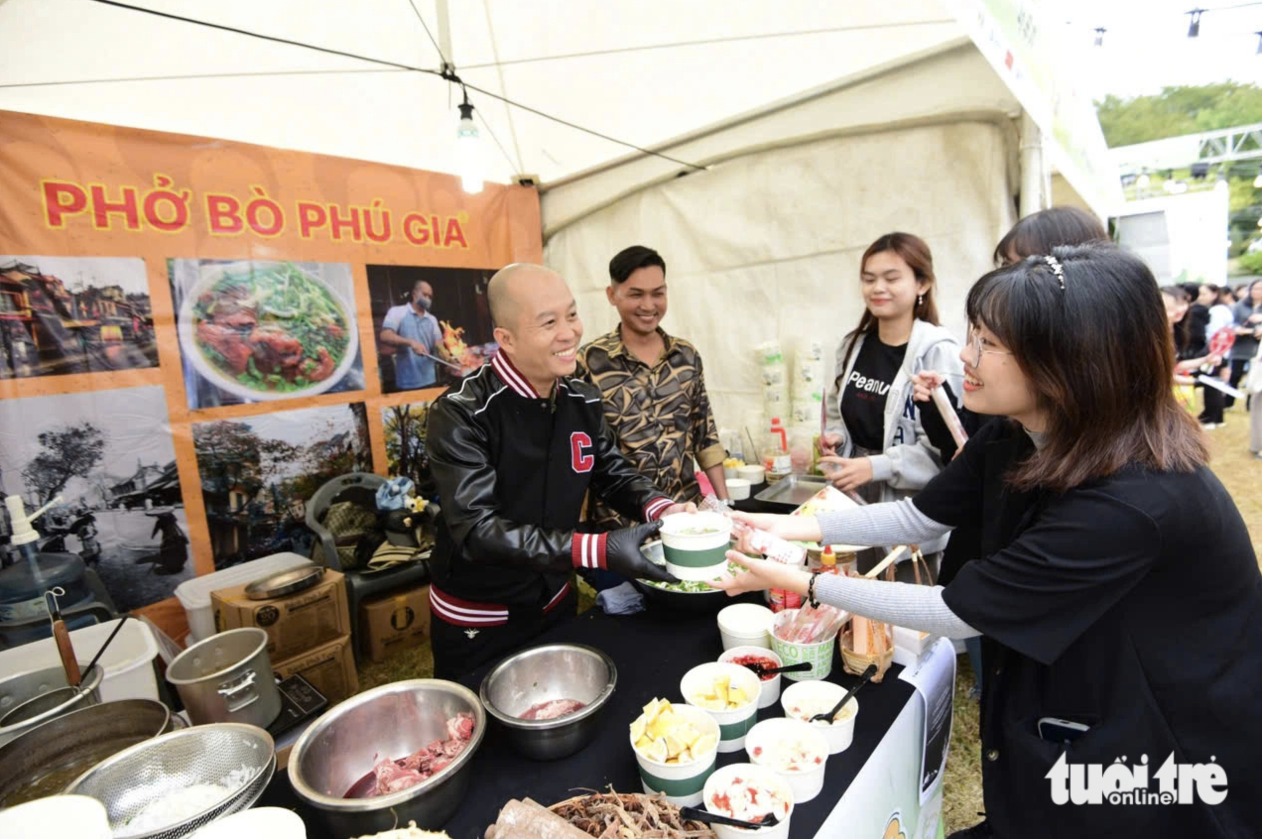 The owner of the Phở Phu Gia serves customers