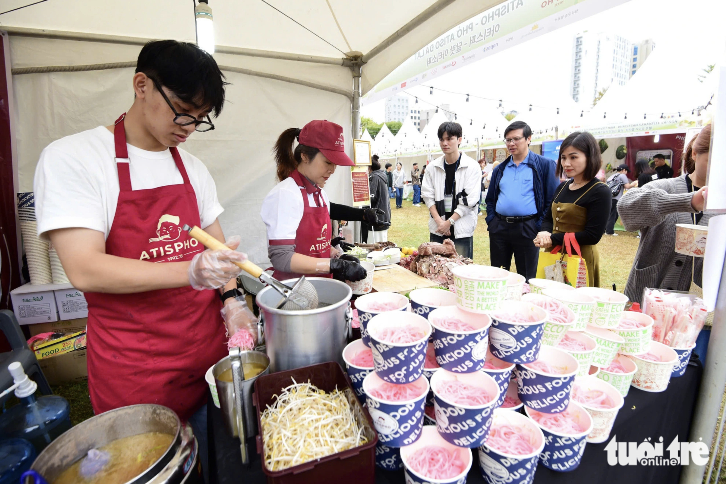 Visitors wait for a bowl of phở at the stall of Phở Atiso