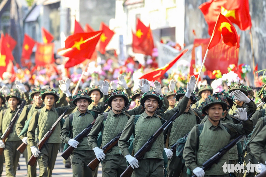 A reenactment of the moment when Hanoi was adorned with national flags and flowers to welcome the liberation army in 1954, October 6, 2024.