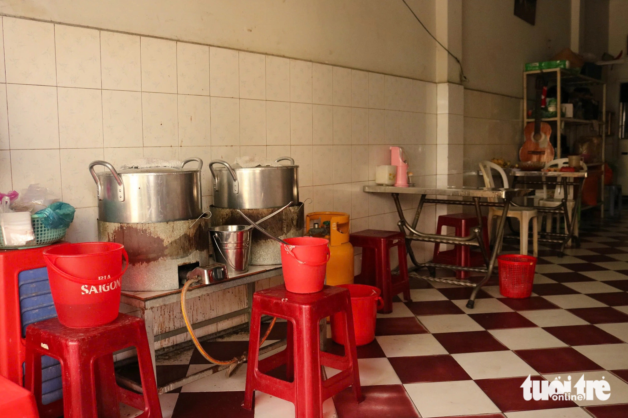 Inside the Mrs. Lan bean congee shop in Bien Hoa City, Dong Nai Province, southern Vietnam. Photo: Dang Khuong / Tuoi Tre