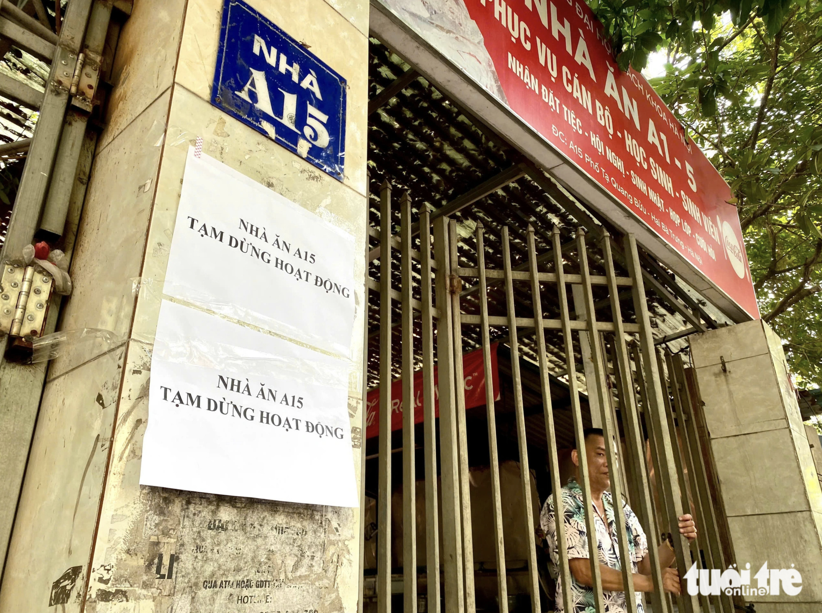 Hanoi’s university students complain of being treated to leftovers at canteen