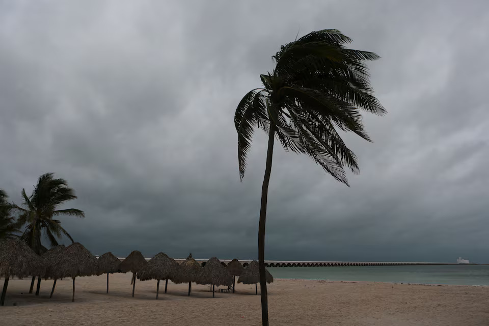 [2/10]Clouds are seen over the beach as Hurricane Milton advances, in Progreso, Mexico, October 7, 2024. Photo: Reuters