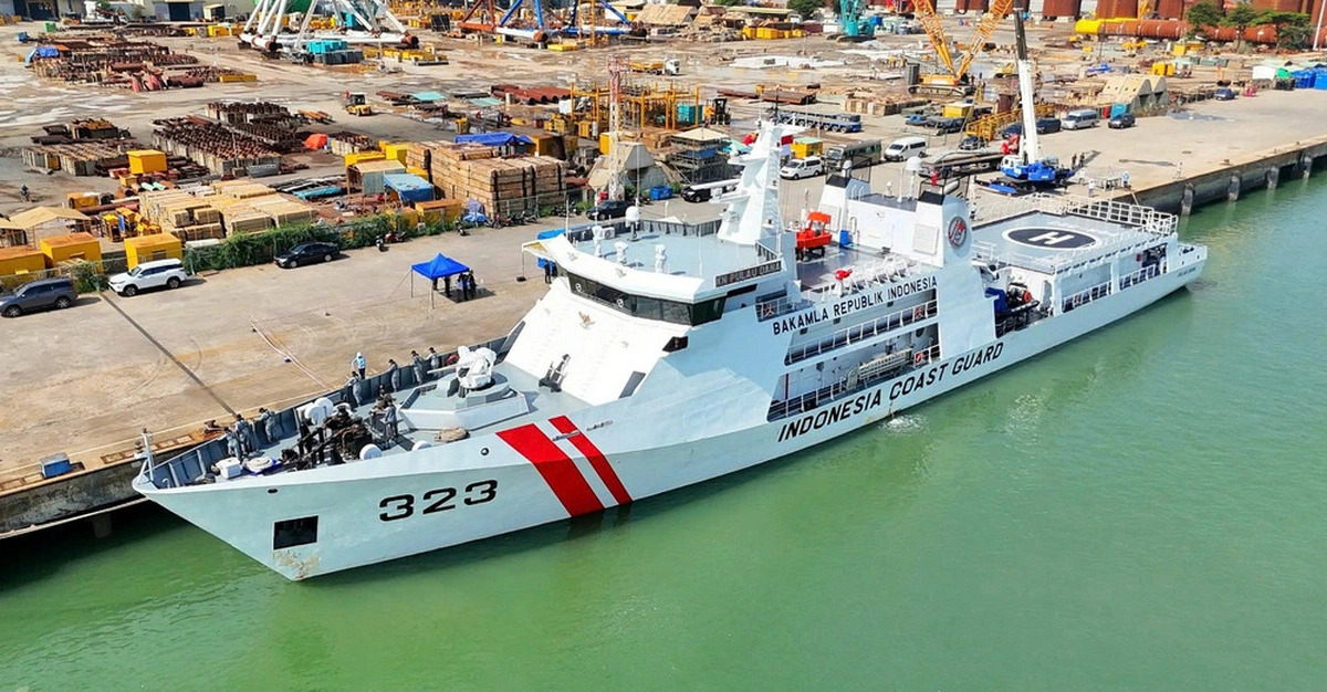 Indonesian coast guard ship makes port visit to Vietnam