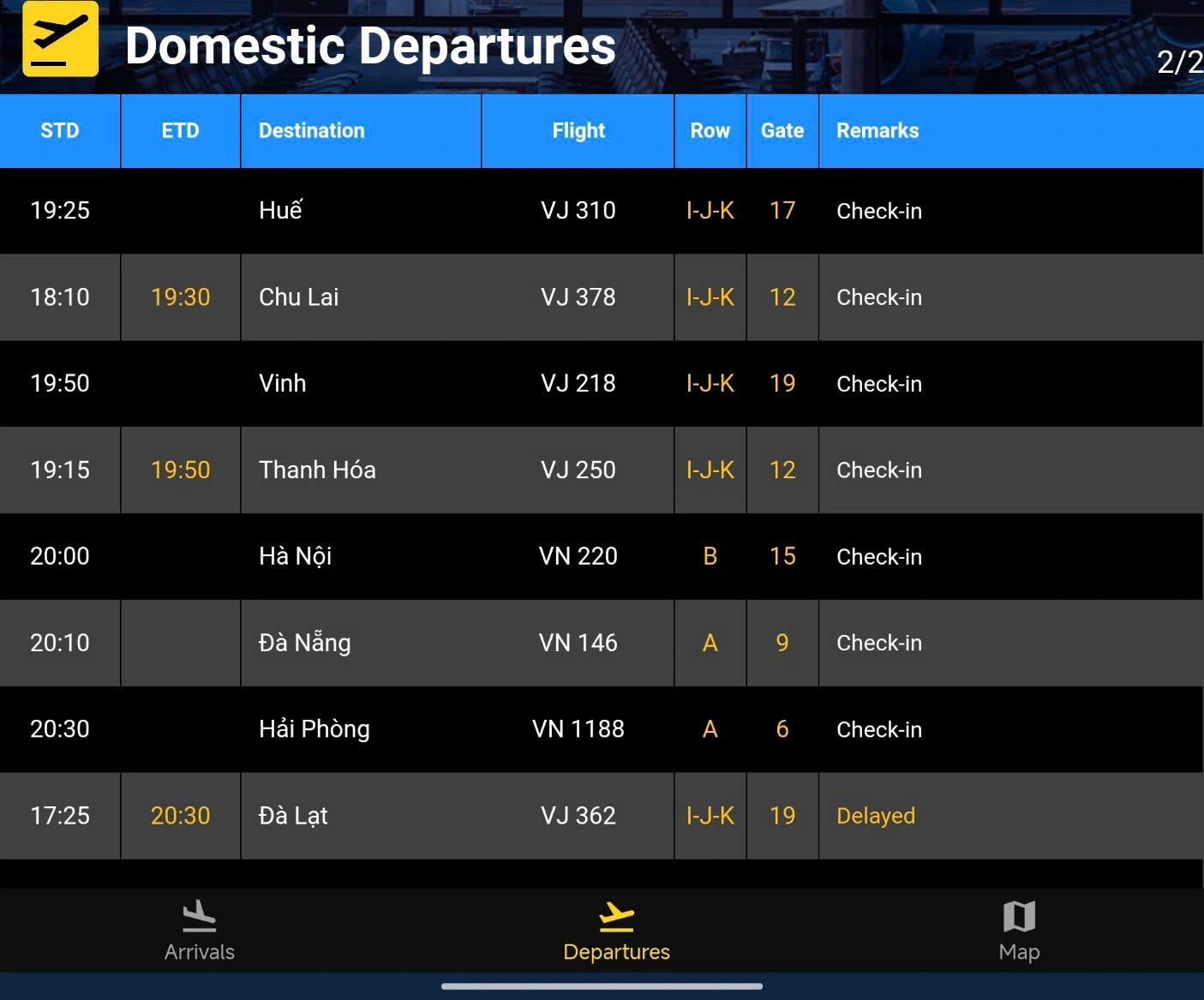 Prolonged downpour causes flight delays at Tan Son Nhat airport