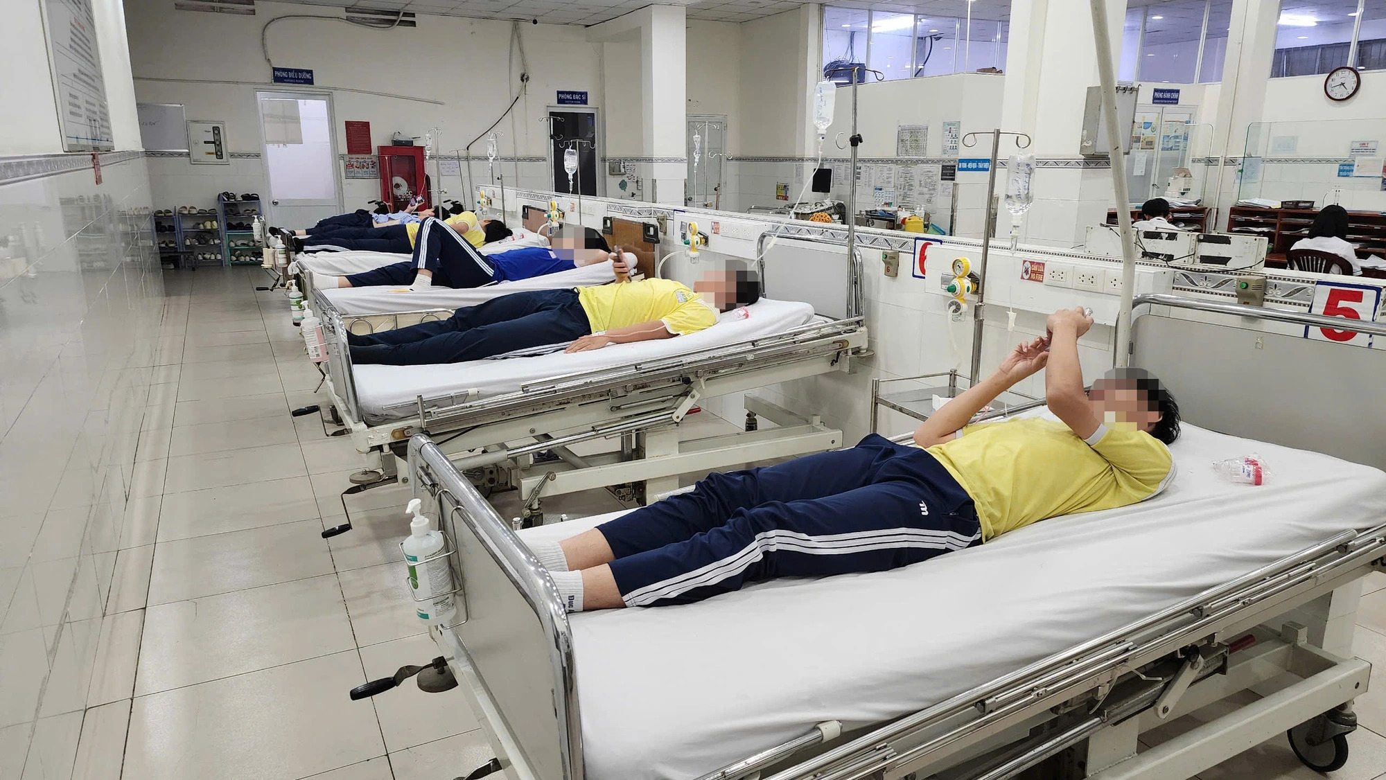 5 students hospitalized with suspected food poisoning in Ho Chi Minh City