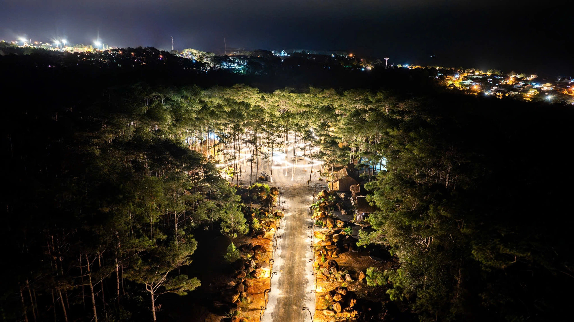 A bird’s eye view of the Mang Den night street. Photo: Ha Nguyen