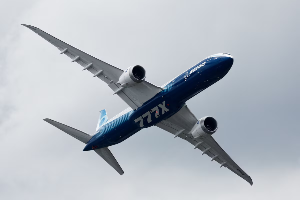 A Boeing 777-9, a variant of the 777X, performs a flying display at the 54th International Paris Airshow at Le Bourget Airport near Paris, France, June 20, 2023. Photo: Reuters