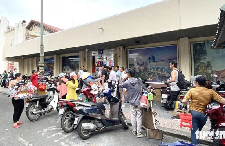 Peddlers, shoeblacks, panhandlers remain nuisance for tourists in Ho Chi Minh City