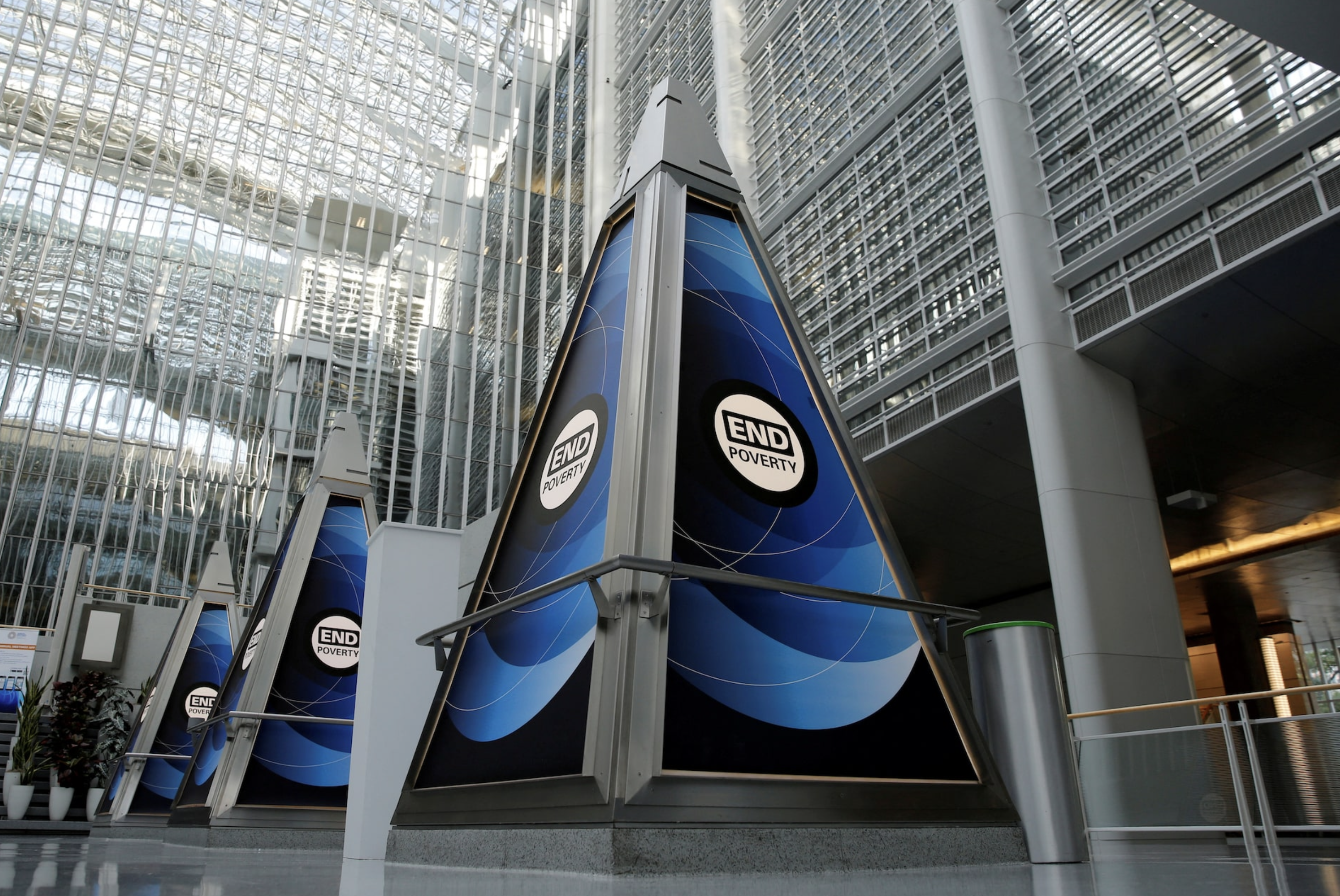 An atrium is seen at the World Bank headquarters building in Washington, U.S., October 14, 2017. Photo: Reuters