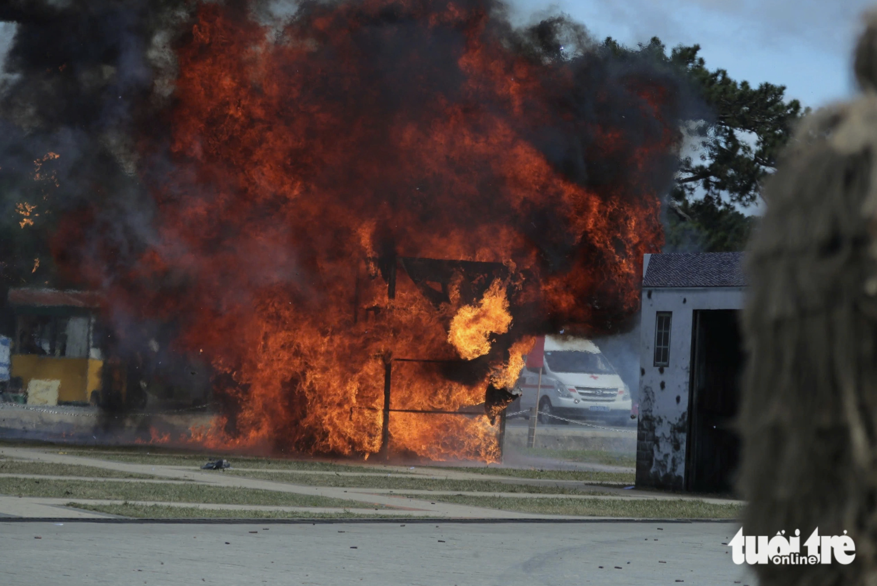 A fire scenario at the opening ceremony of the Health for National Security Festival held in Da Lat City, Lam Dong Province, Vietnam, October 13, 2024. Photo: M.V. / Tuoi Tre