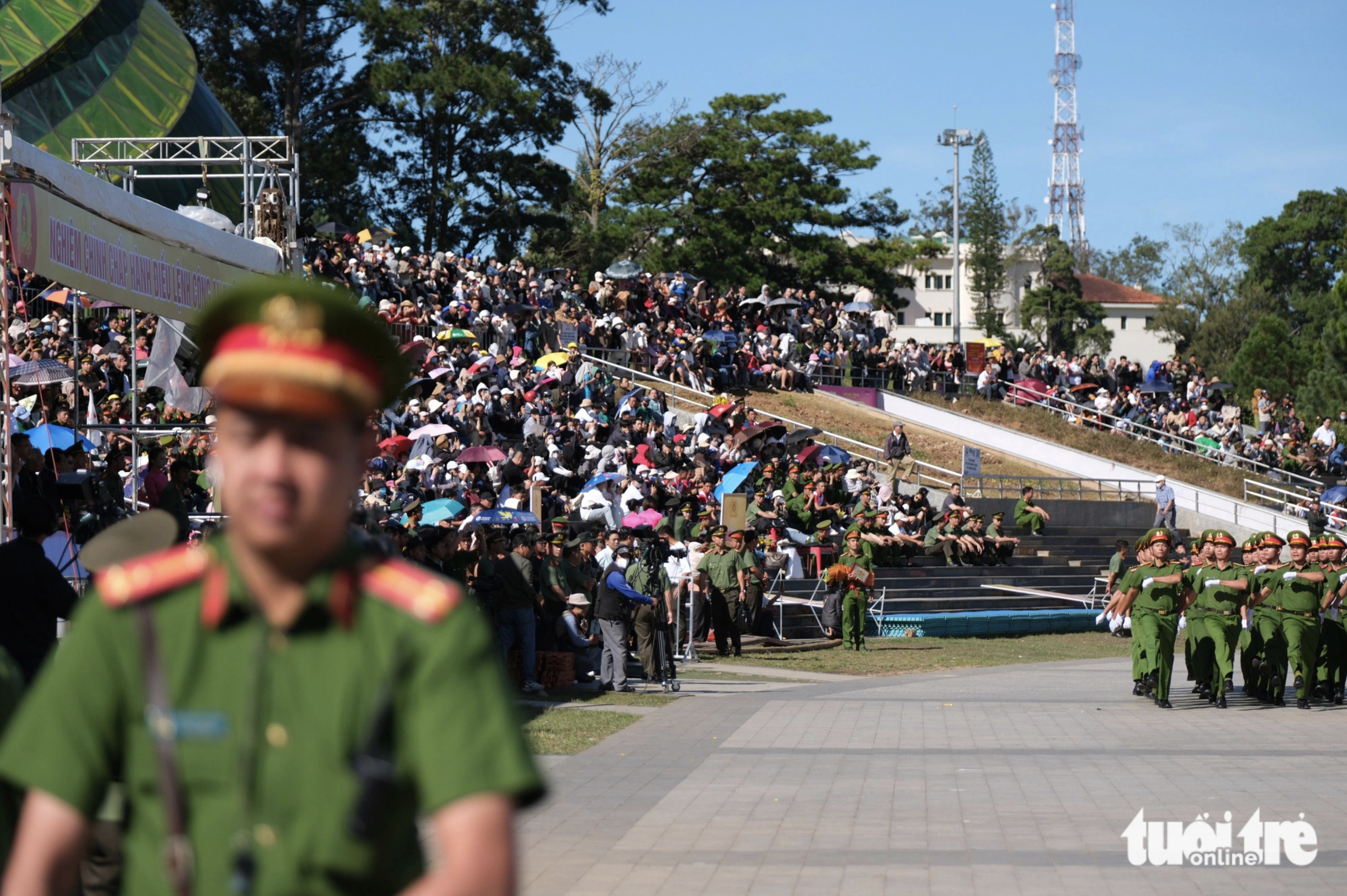 The opening ceremony of the Health for National Security Festival held in Da Lat City, Lam Dong Province, Vietnam, October 13, 2024 attracts crowds of residents. Photo: M.V. / Tuoi Tre