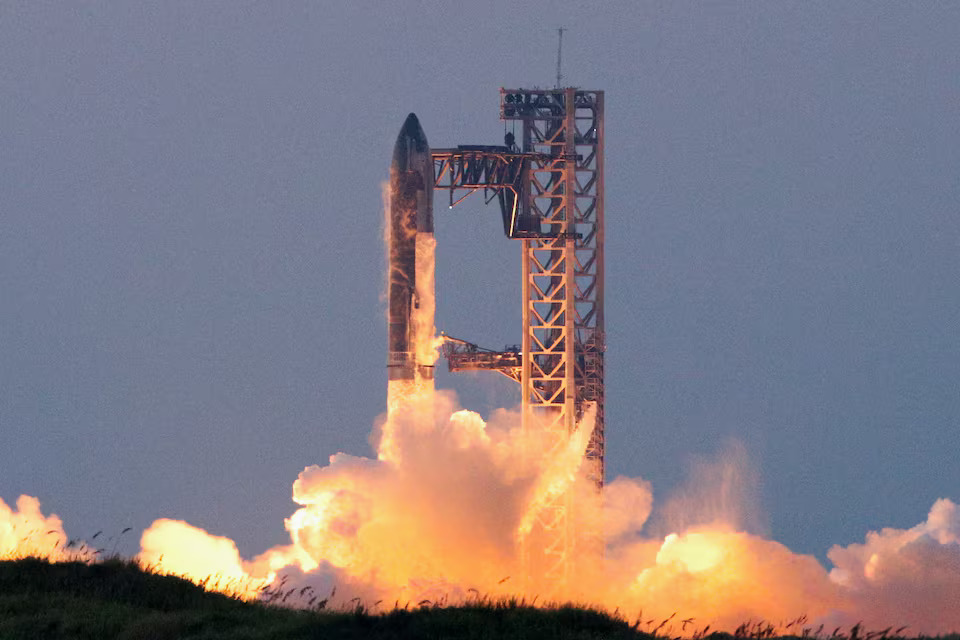 [4/8]SpaceX's Starship lifts off during its fifth flight test, in Boca Chica, Texas, U.S., October 13, 2024. Photo: Reuters