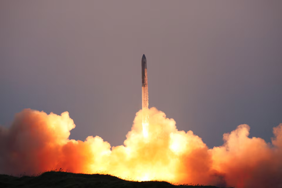 [3/8]SpaceX's Starship lifts off during its fifth flight test, in Boca Chica, Texas, U.S., October 13, 2024. Photo: Reuters