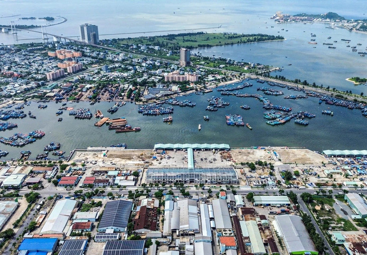 The Tho Quang fishing port and anchorage area in Da Nang, central Vietnam, is undergoing dredging and expansion, with a total investment of VND250 billion ($10 million) for phase two. Photo: Thanh Nguyen / Tuoi Tre